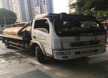 吸粪车